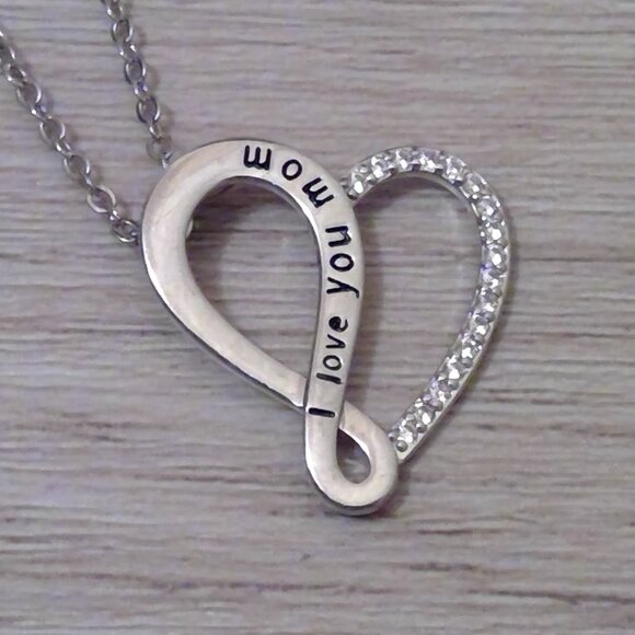 "I Love You Mom" Heart Necklace - Picture 1 of 3